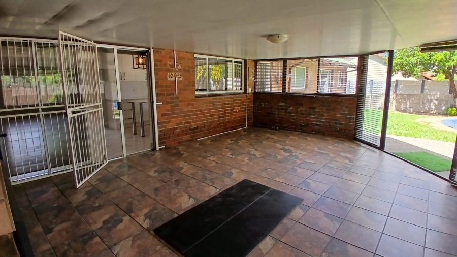 5 Bedroom Property for Sale in Pellissier Free State